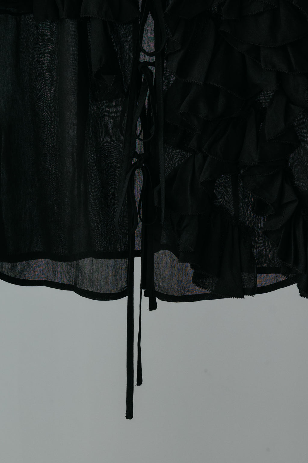 【MAIKU】Frill asymmetrical blouse