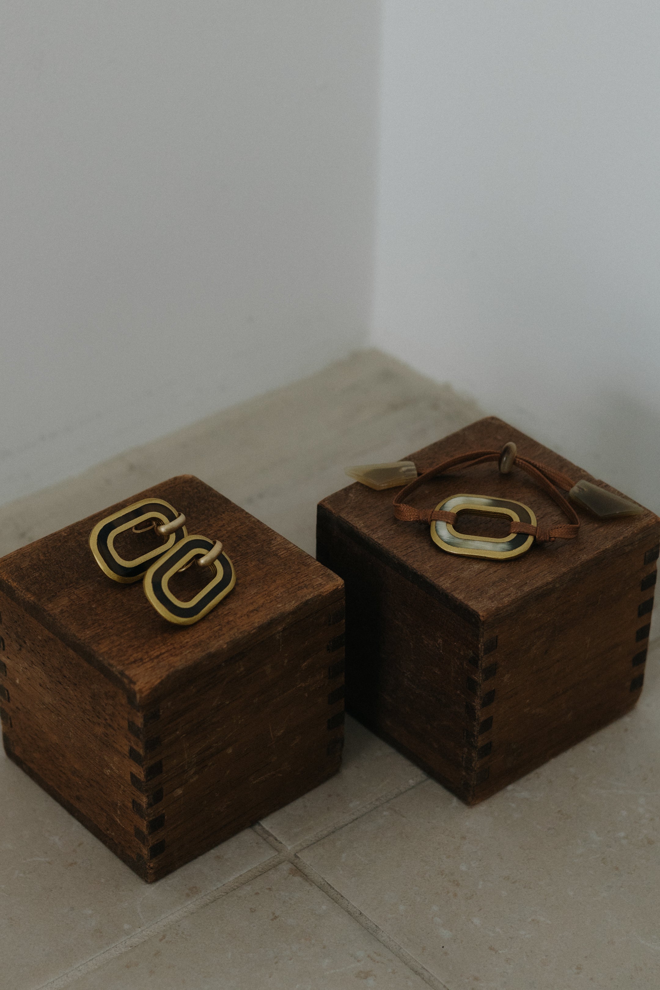 【ROOM.THE.ROOM】Frame earrings