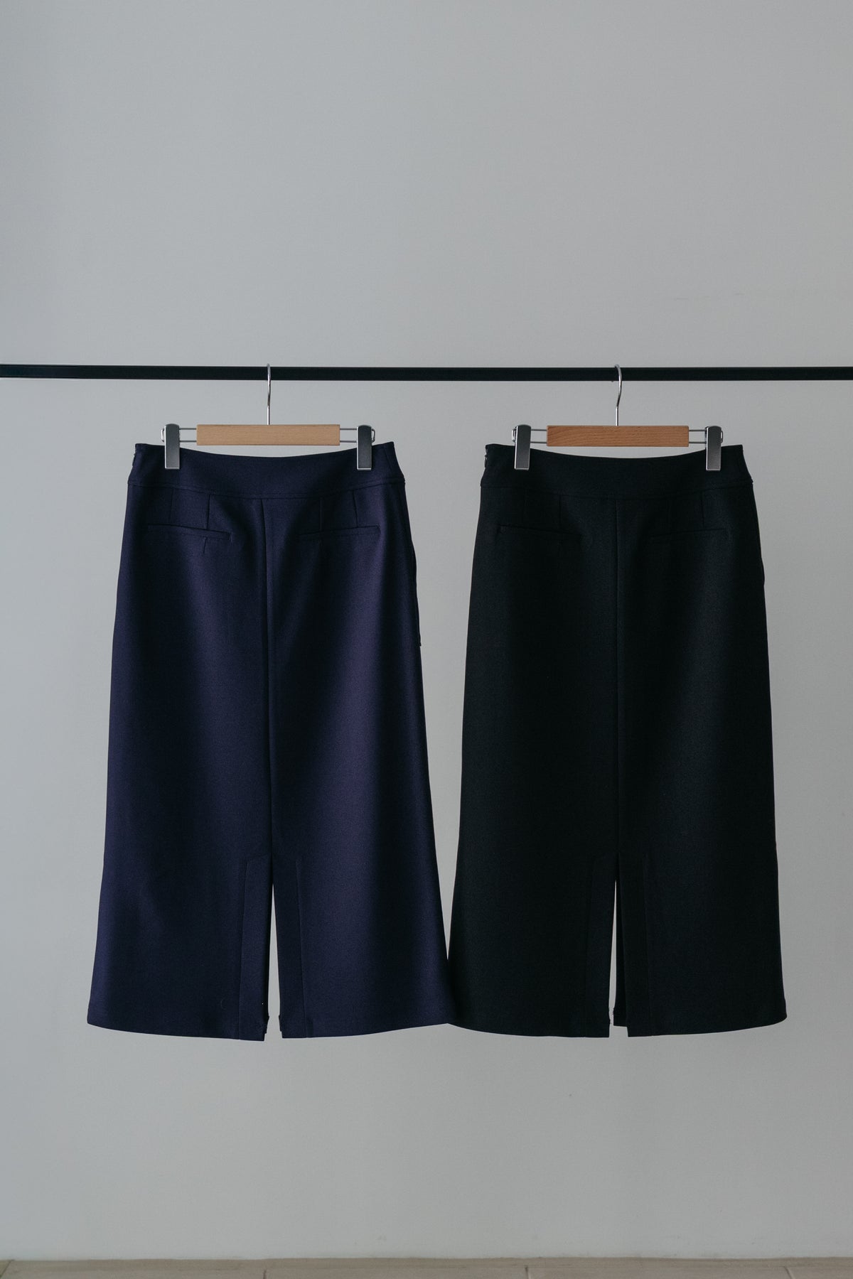 【ROOM.THE.ROOM】Straight skirt