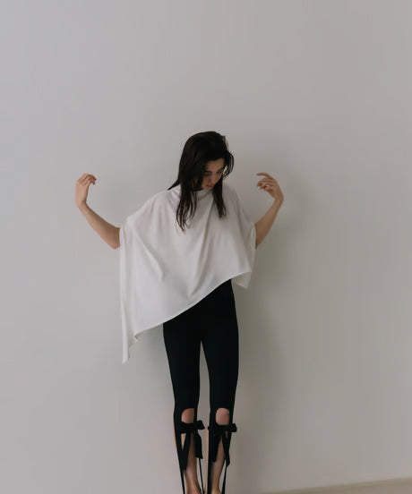 【ROOM.THE.ROOM】Emerald Flowsion Flare T-shirt Col. OFF WHITE /BLACK