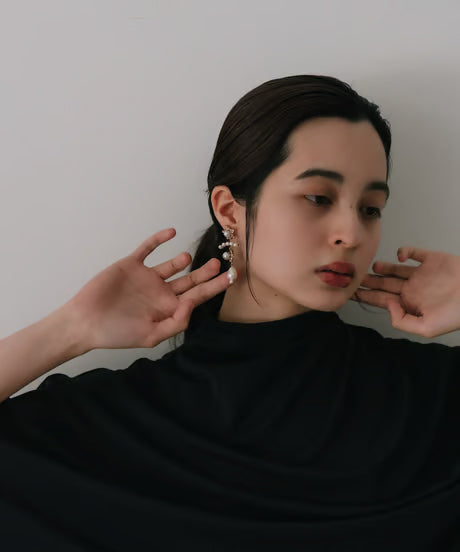 【ROOM.THE.ROOM】Emerald Flowsion Flare T-shirt Col. OFF WHITE /BLACK