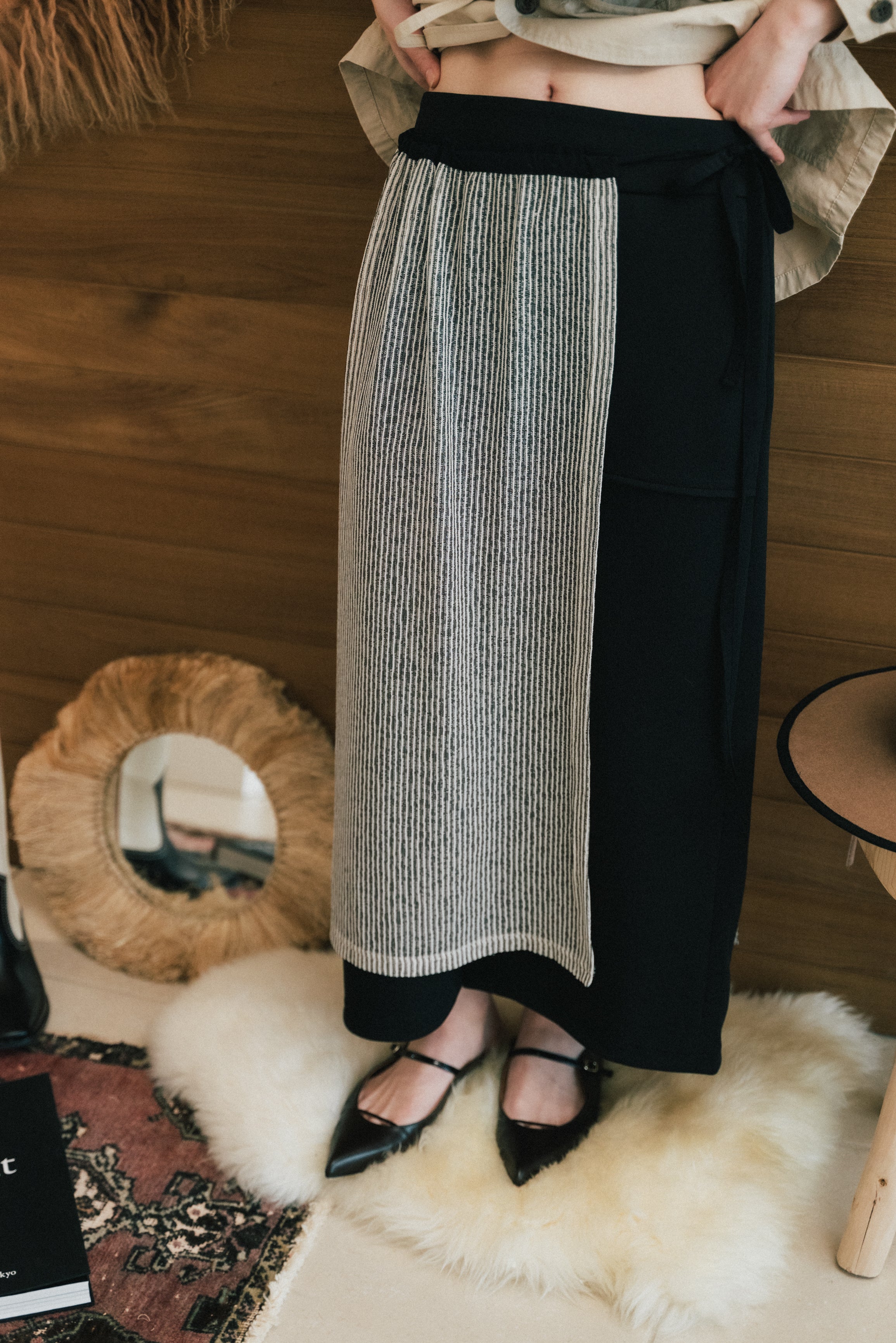 【ROOM.THE.ROOM】Straight skirt/ Col. IVORY/ BLACK