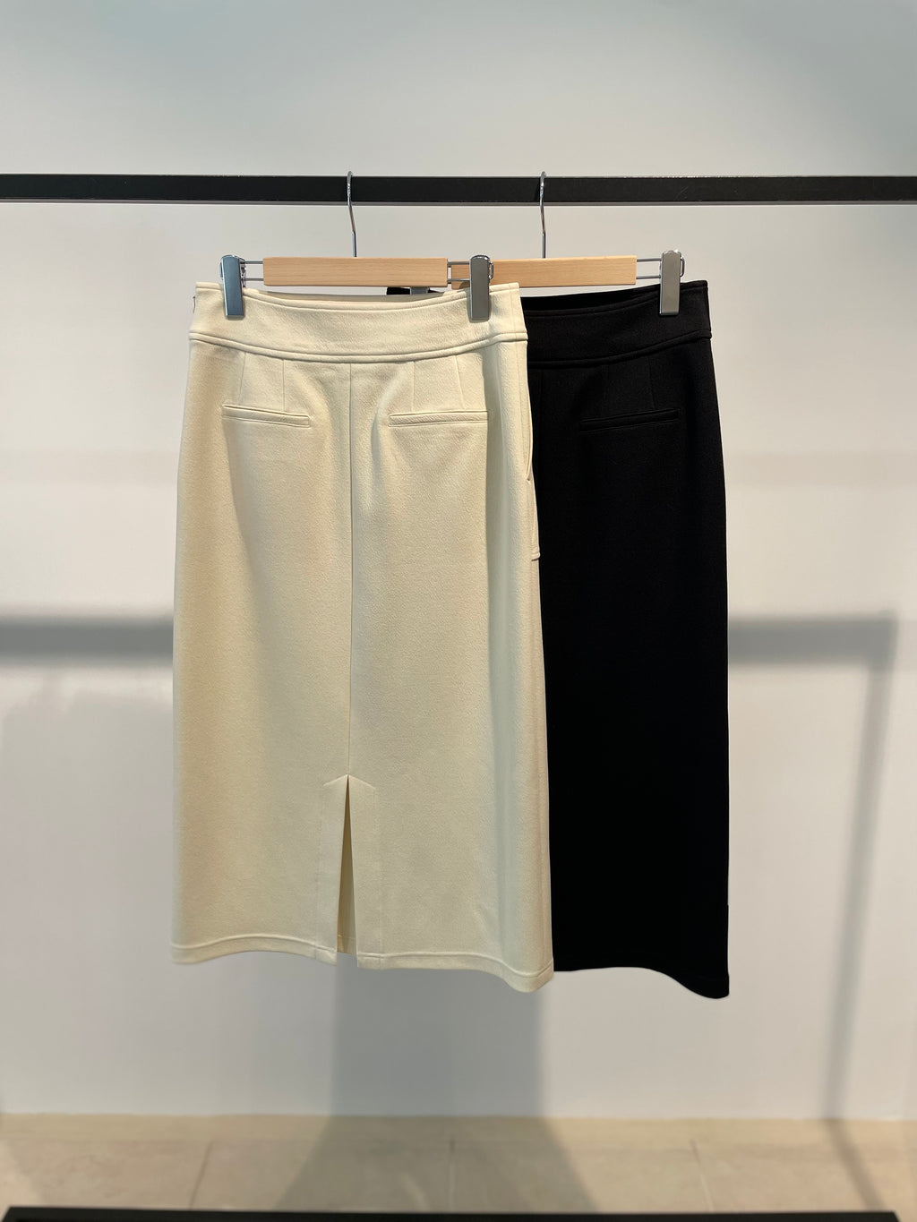 【ROOM.THE.ROOM】Straight skirt/ Col. IVORY/ BLACK