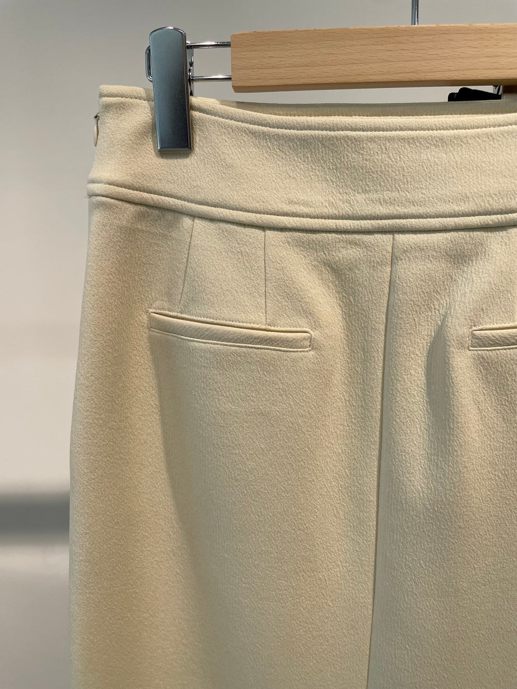 【ROOM.THE.ROOM】Straight skirt/ Col. IVORY/ BLACK