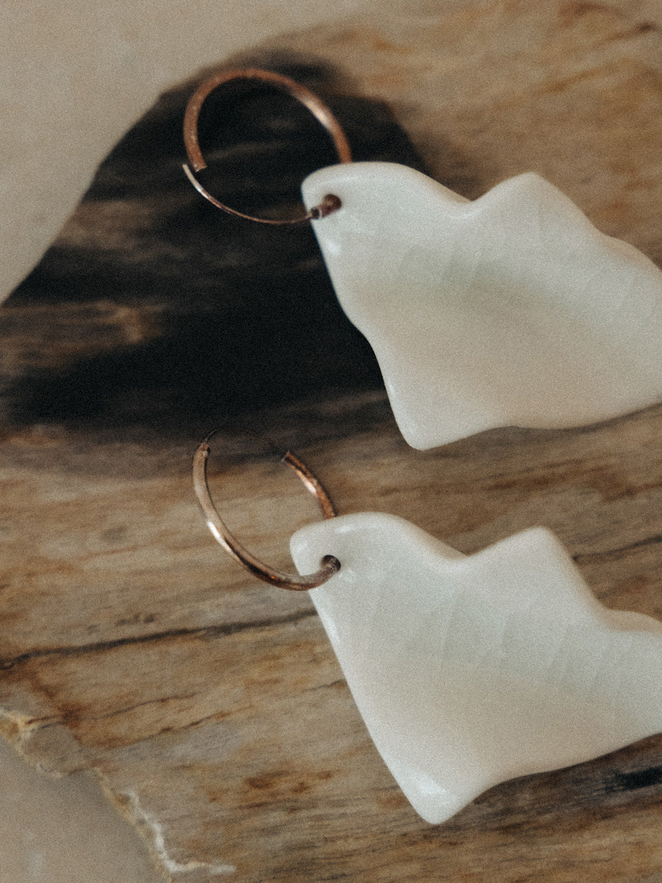 【g.binsky】AR hoop pierces(ピアス) Col. WHITE/ CREAM