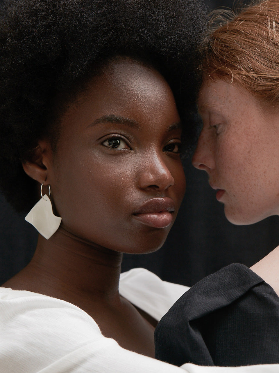 【g.binsky】AR hoop pierces(ピアス) Col. WHITE/ CREAM