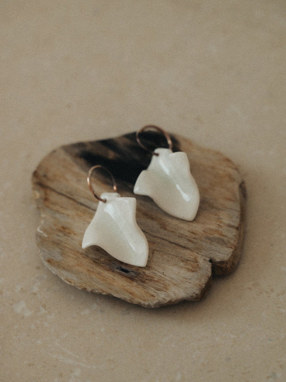 【g.binsky】AR hoop pierces(ピアス) Col. WHITE/ CREAM