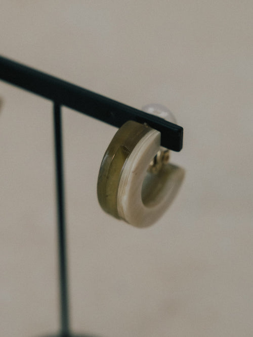 【ROOM.THE.ROOM】Buffalo horn double hoop earrings(イヤリング)