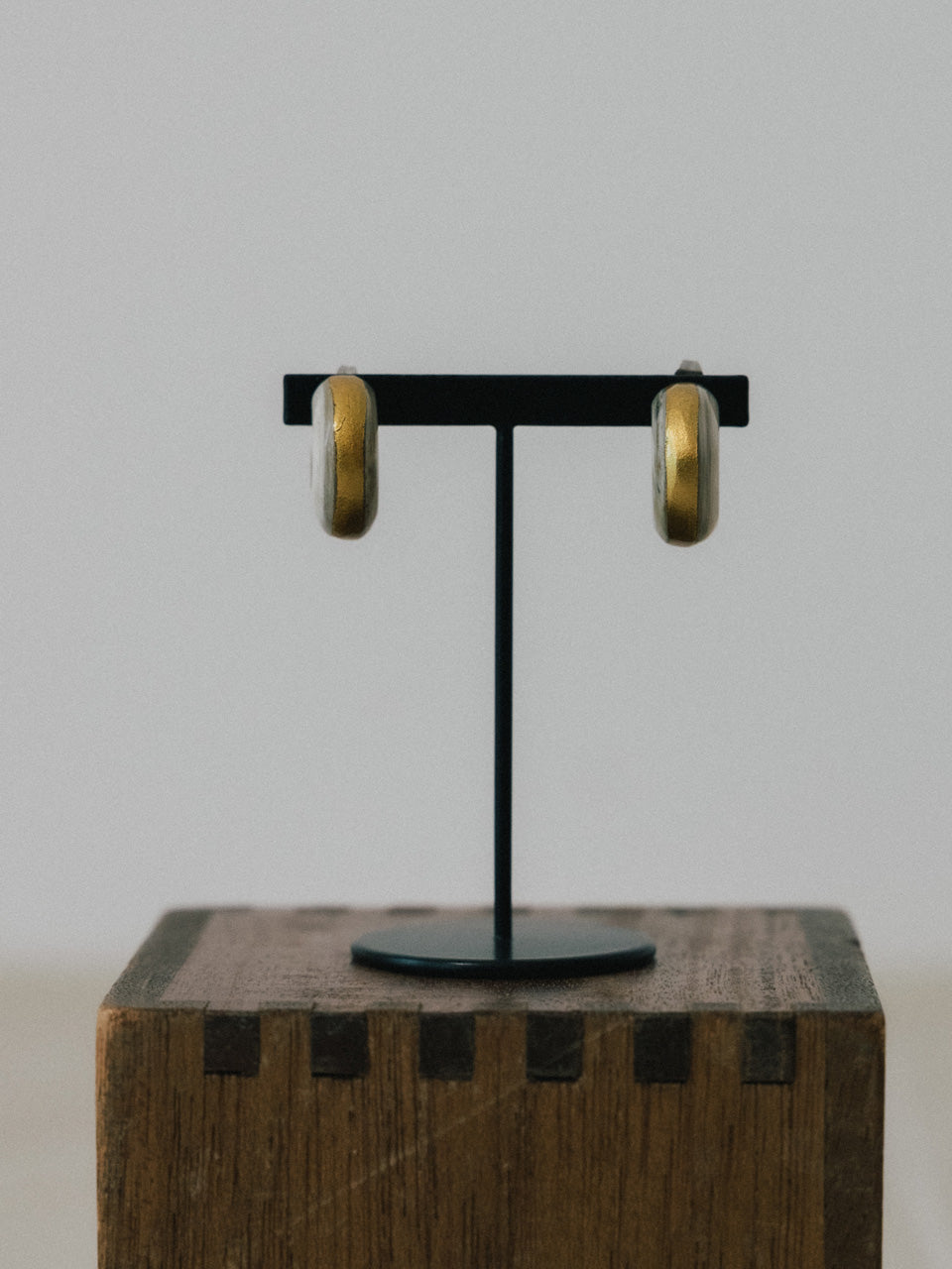 【ROOM.THE.ROOM】Buffalo horn lined pierces(ピアス)