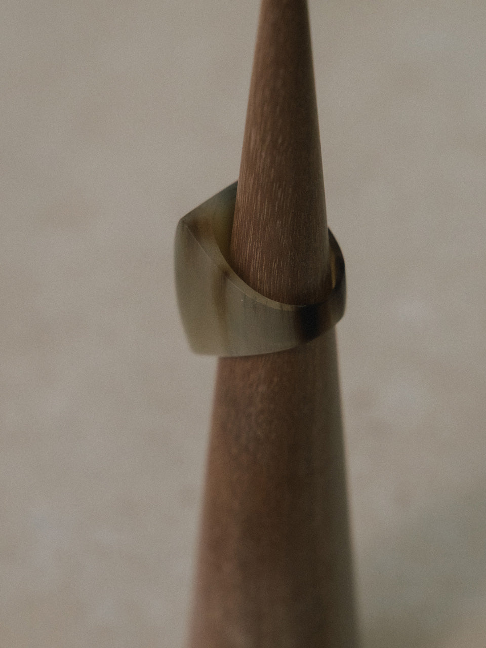 【ROOM.THE.ROOM】Buffalo horn square ring(M)