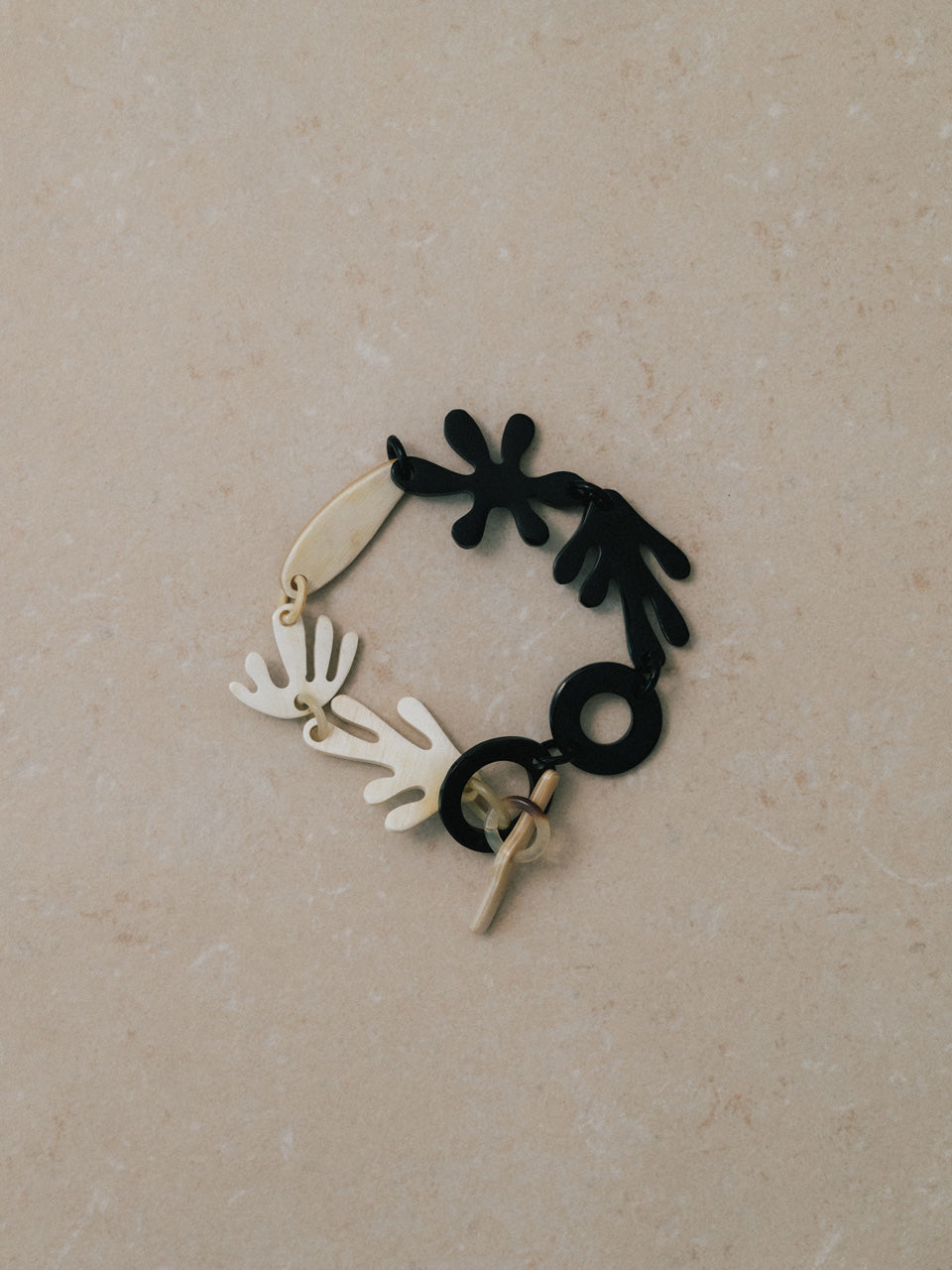 【ROOM.THE.ROOM】Buffalo horn hand bracelet