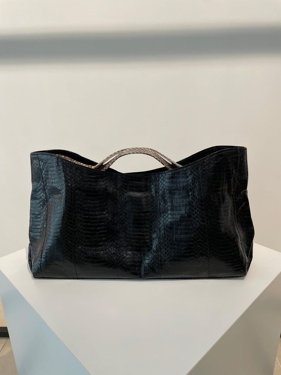 【ROOM.THE.ROOM】Jane python BAG/ Col. IVORY/ BLACK