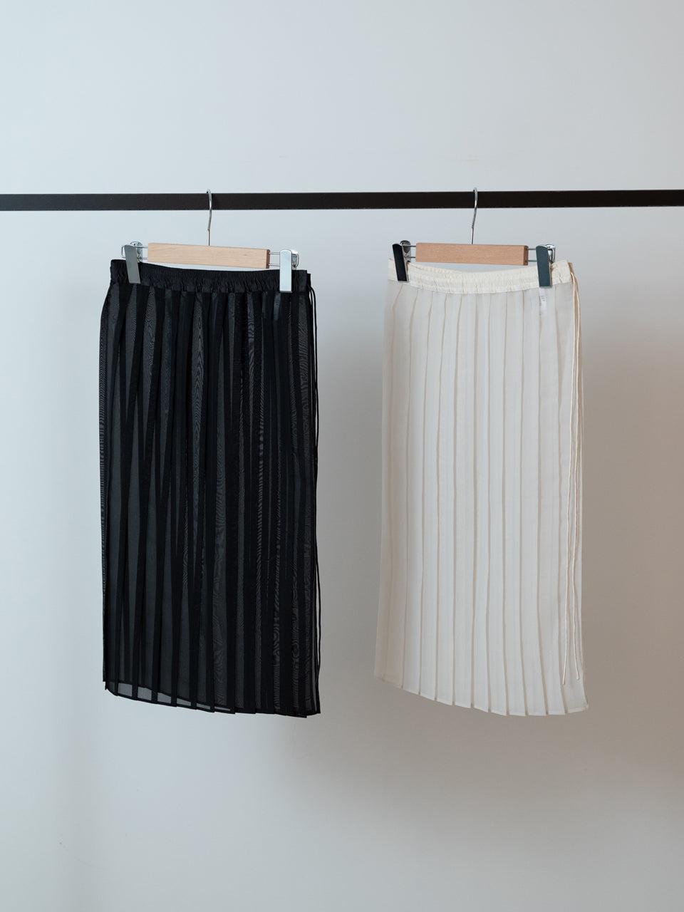 【PRE ORDER 2026SS】【ROOM.THE.ROOM】Brooklyn pleated stole【先行予約2月中旬ごろ配送予定】