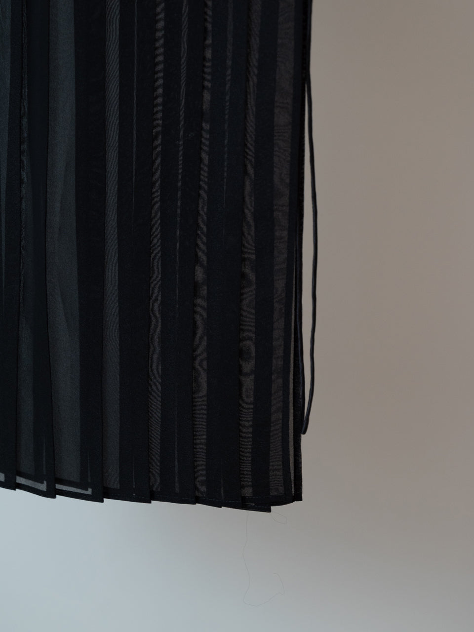 【PRE ORDER 2026SS】【ROOM.THE.ROOM】Brooklyn pleated stole【先行予約2月中旬ごろ配送予定】