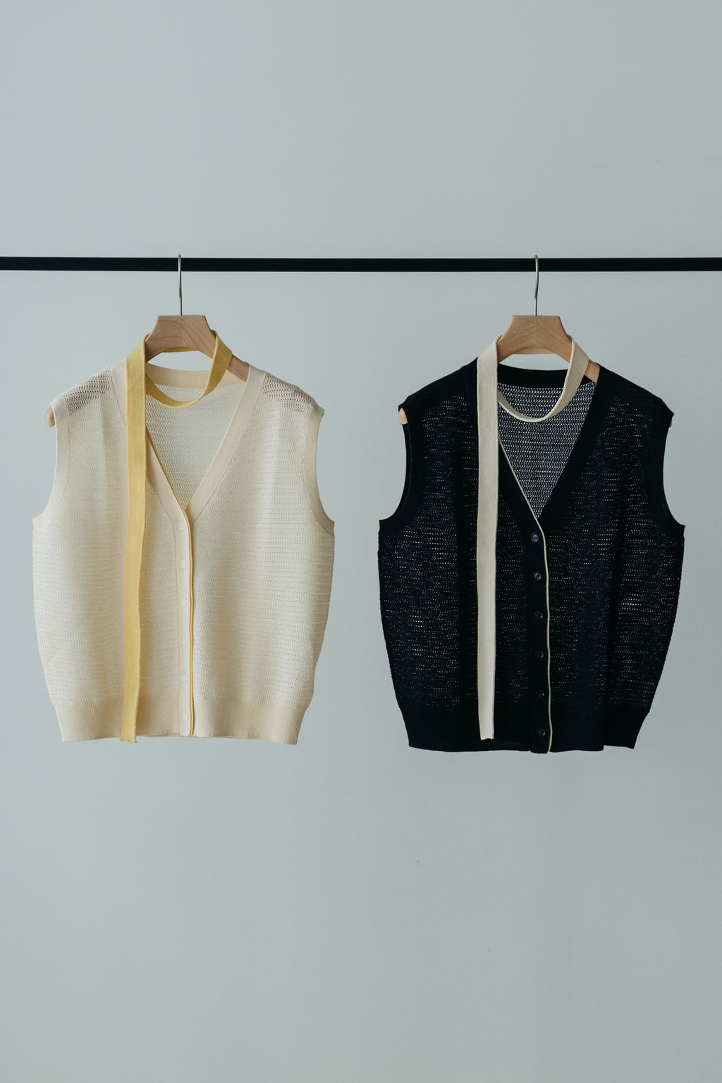 【MAIKU】V-neck knit tie vest