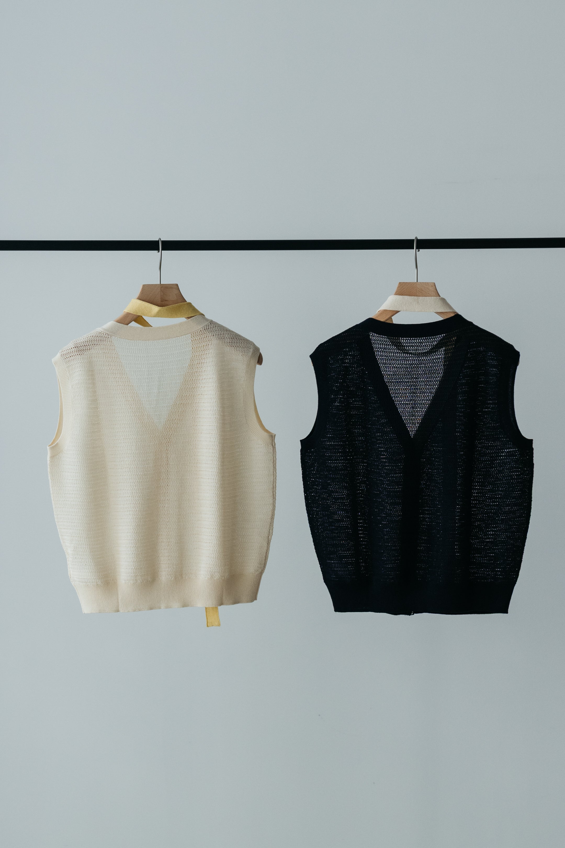 【MAIKU】V-neck knit tie vest