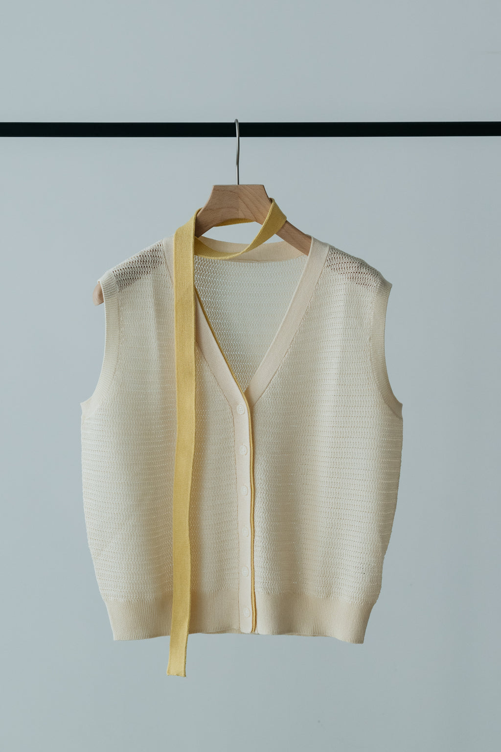【MAIKU】V-neck knit tie vest