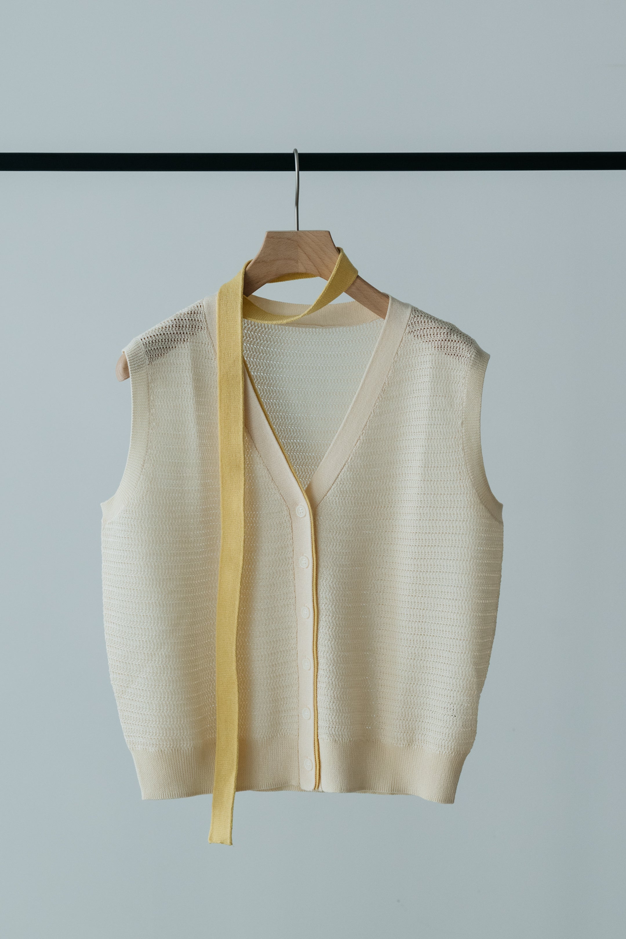 【MAIKU】V-neck knit tie vest