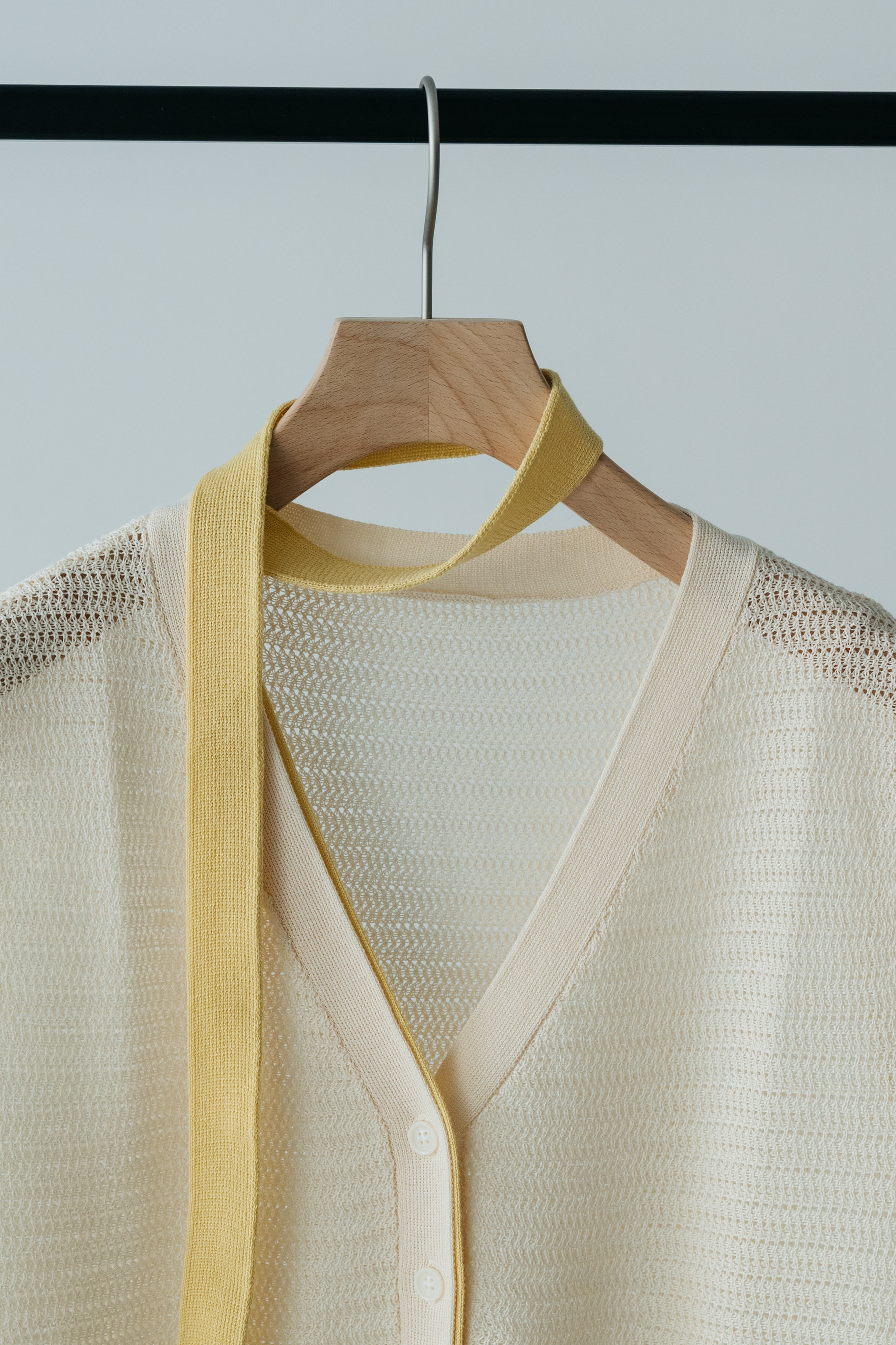【MAIKU】V-neck knit tie vest