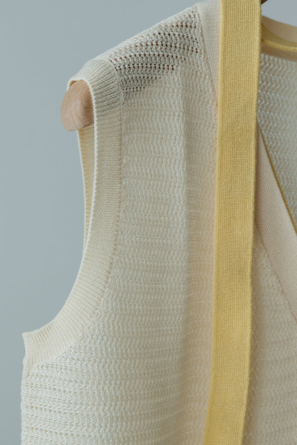 【MAIKU】V-neck knit tie vest