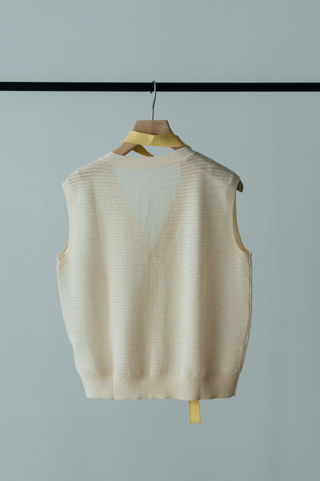 【MAIKU】V-neck knit tie vest