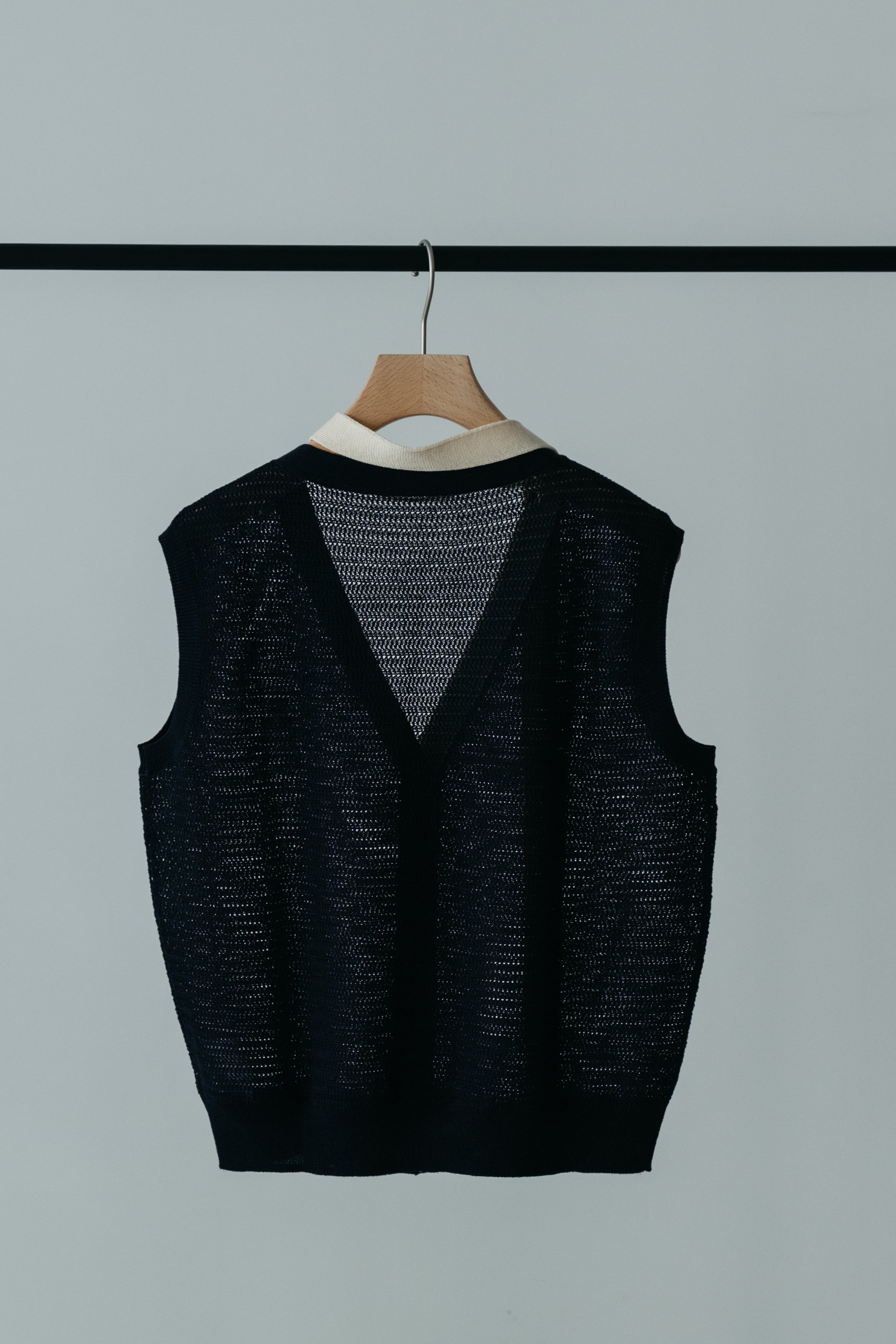 【MAIKU】V-neck knit tie vest