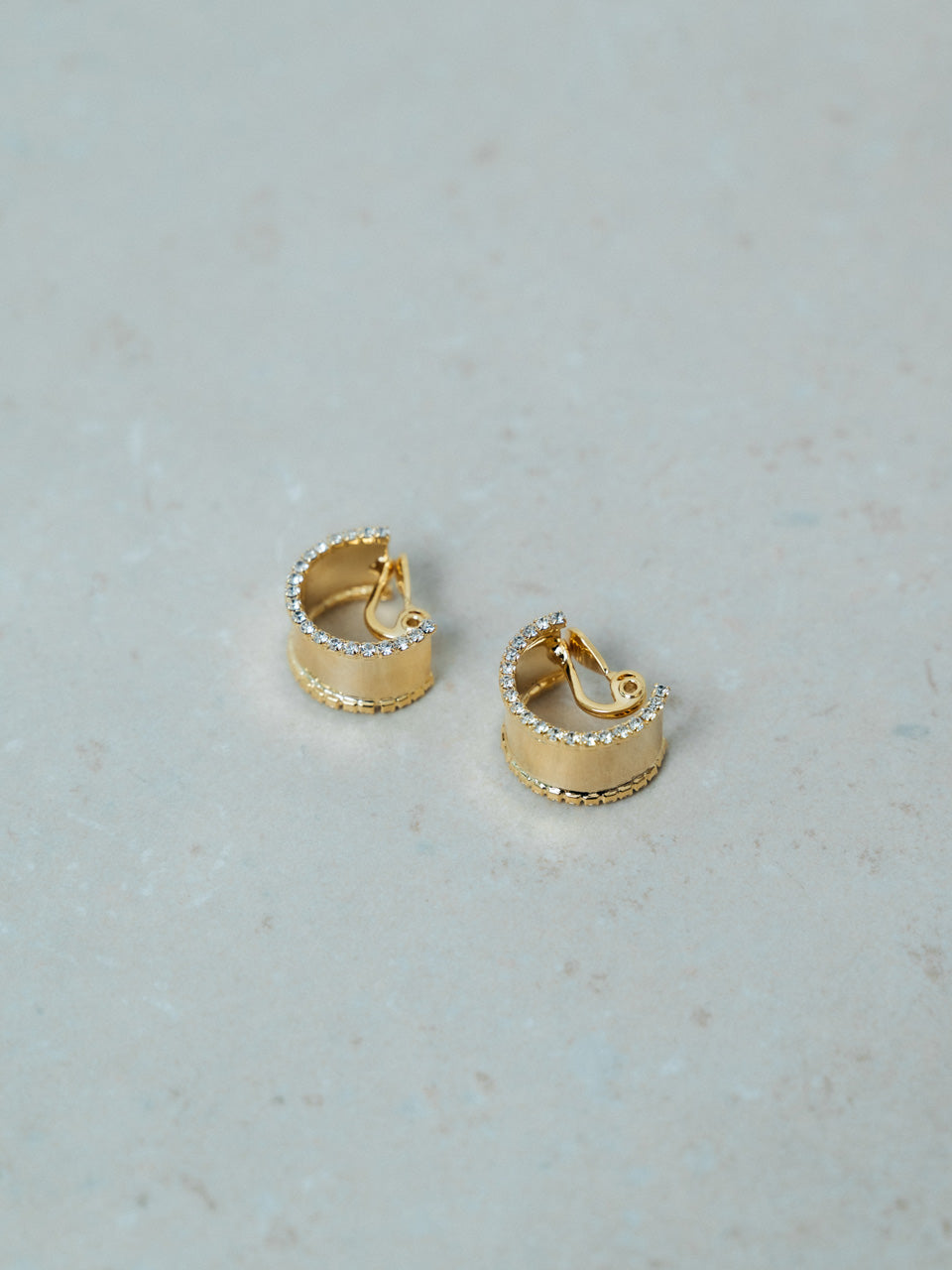 【ROOM.THE.ROOM】Rhinestone hoop earrings(イヤリング)