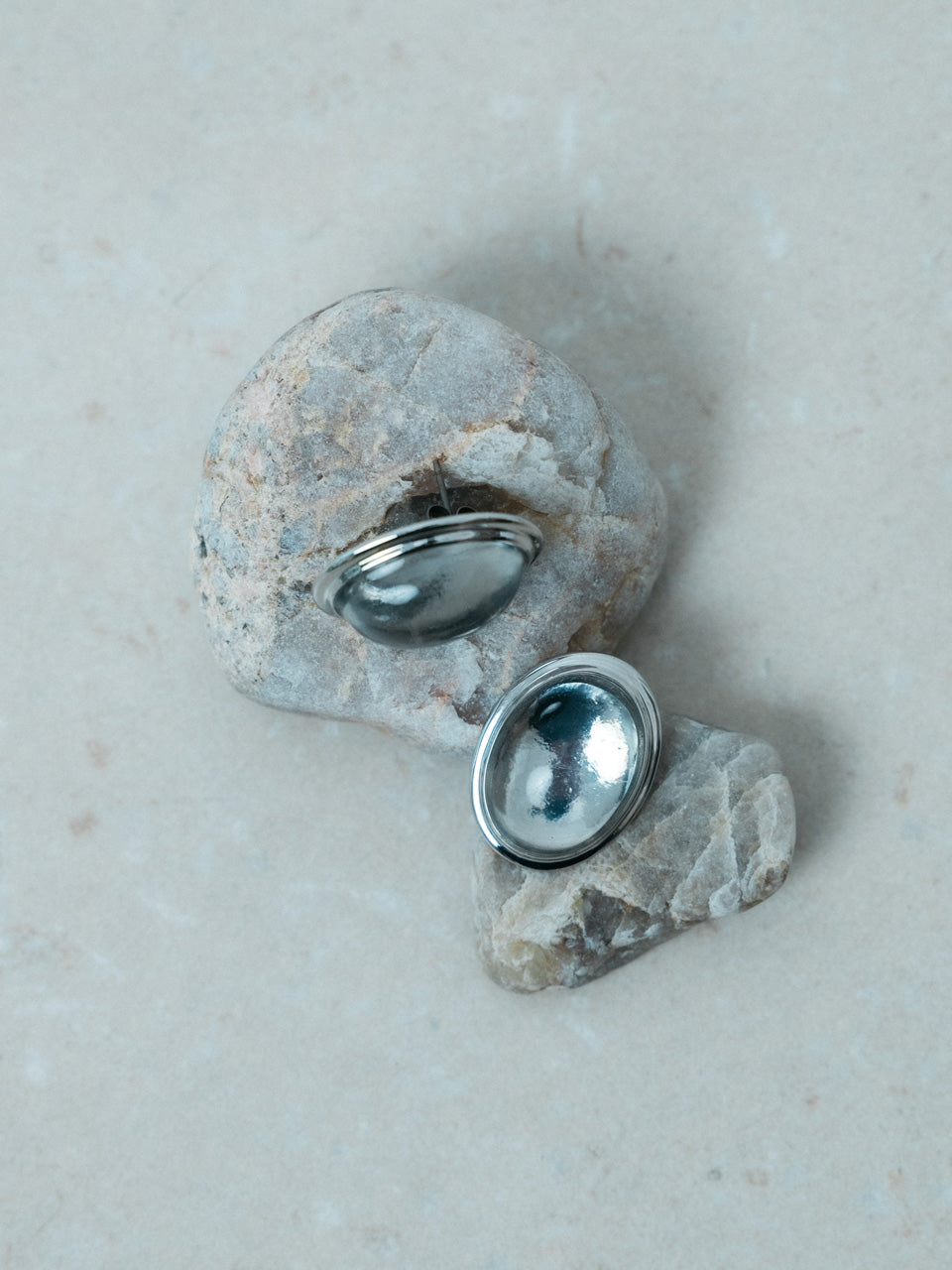 【ROOM.THE.ROOM】Cabochon oval pierces(ピアス)