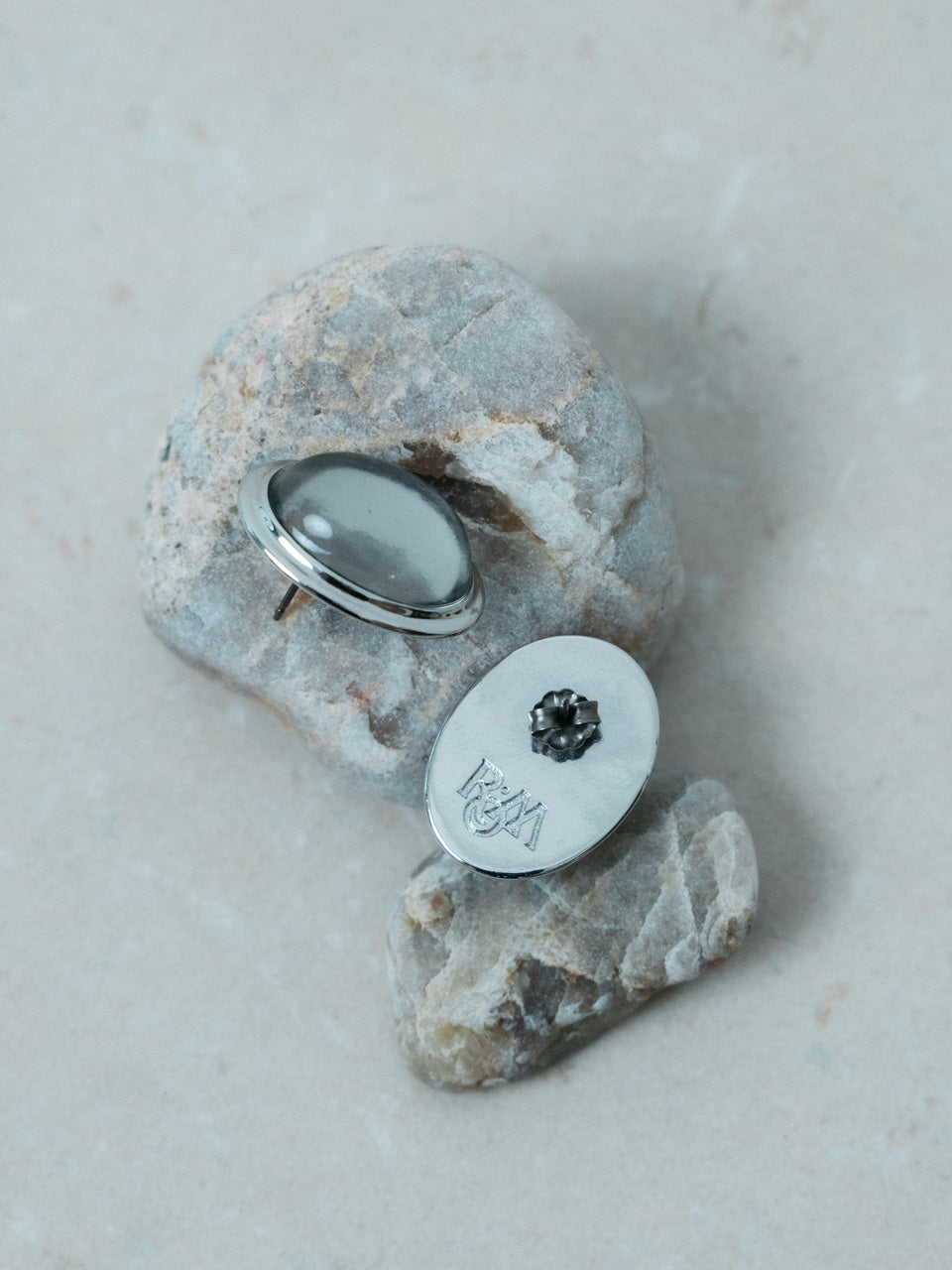 【ROOM.THE.ROOM】Cabochon oval pierces(ピアス)