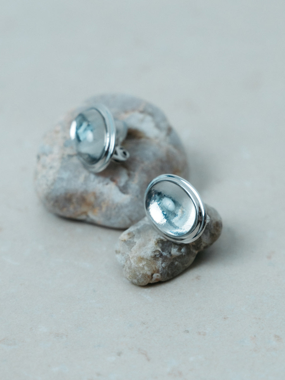 【ROOM.THE.ROOM】Cabochon oval earrings(イヤリング)