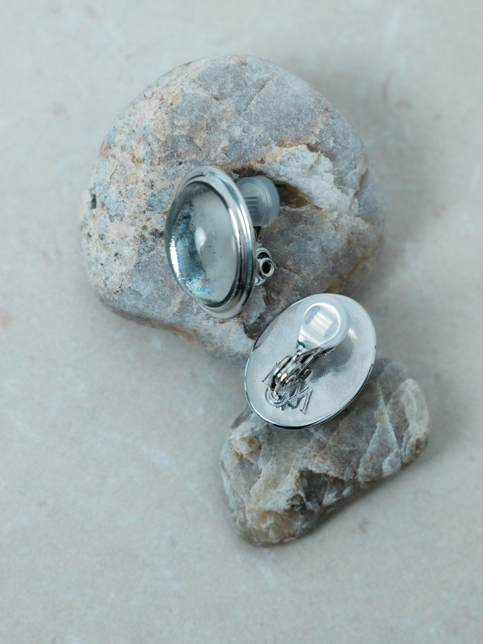 【ROOM.THE.ROOM】Cabochon oval earrings(イヤリング)