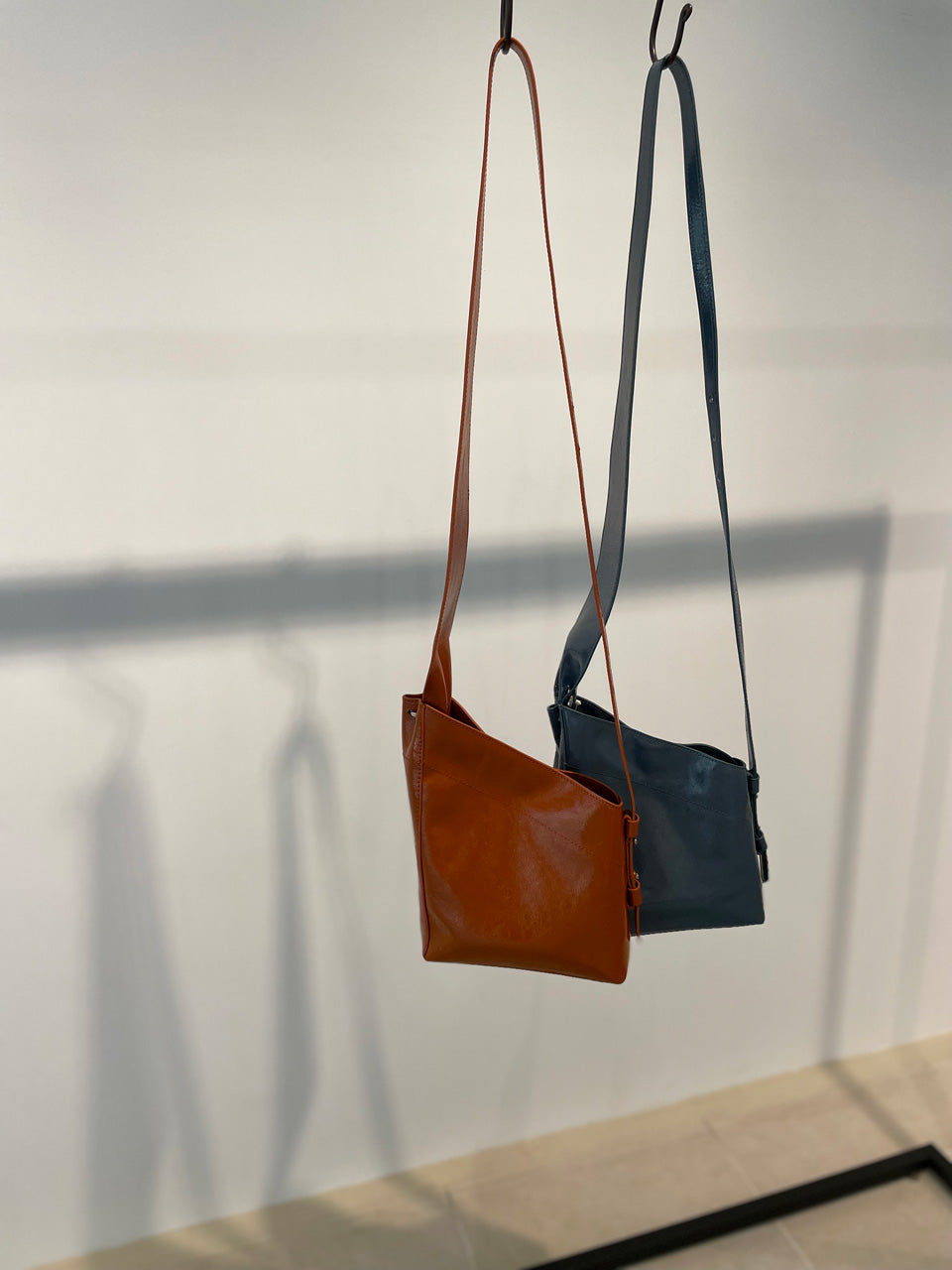 【POMTATA】BIBI Shoulder bag(S) Col. BROWN/ BLUE