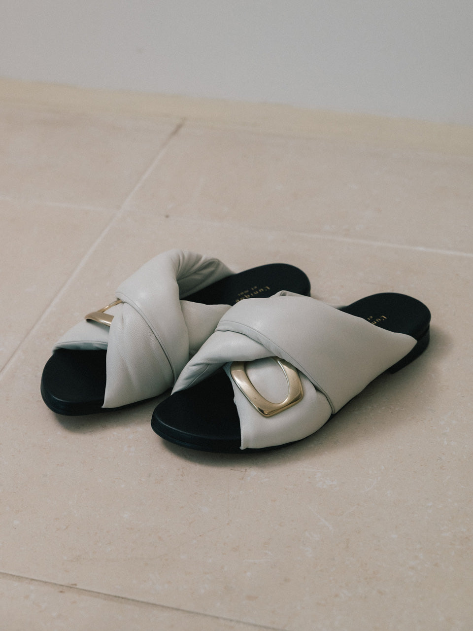 【L'unique et moi】Couche slides Col. WHITE/ BLACK