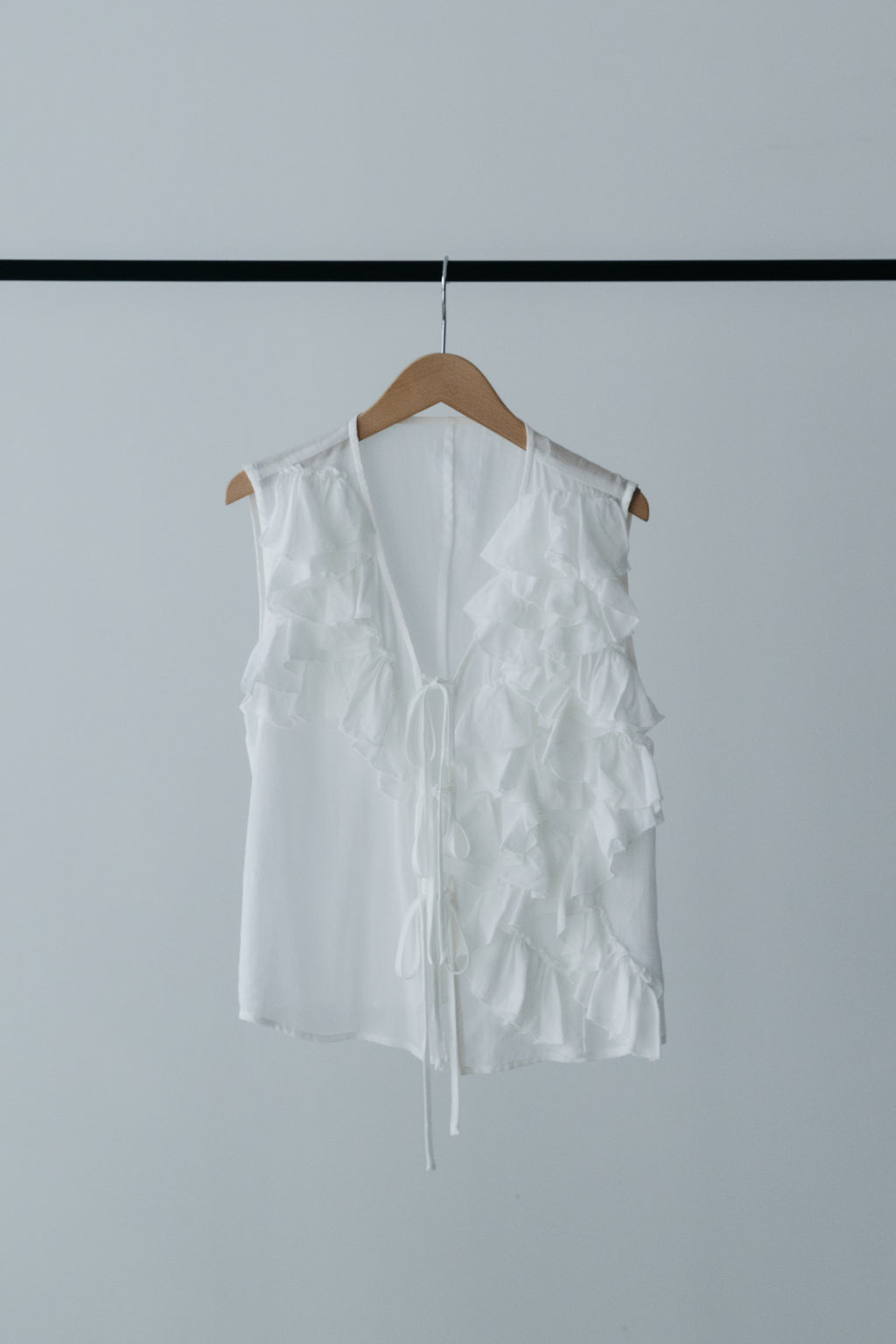【MAIKU】Frill asymmetrical blouse