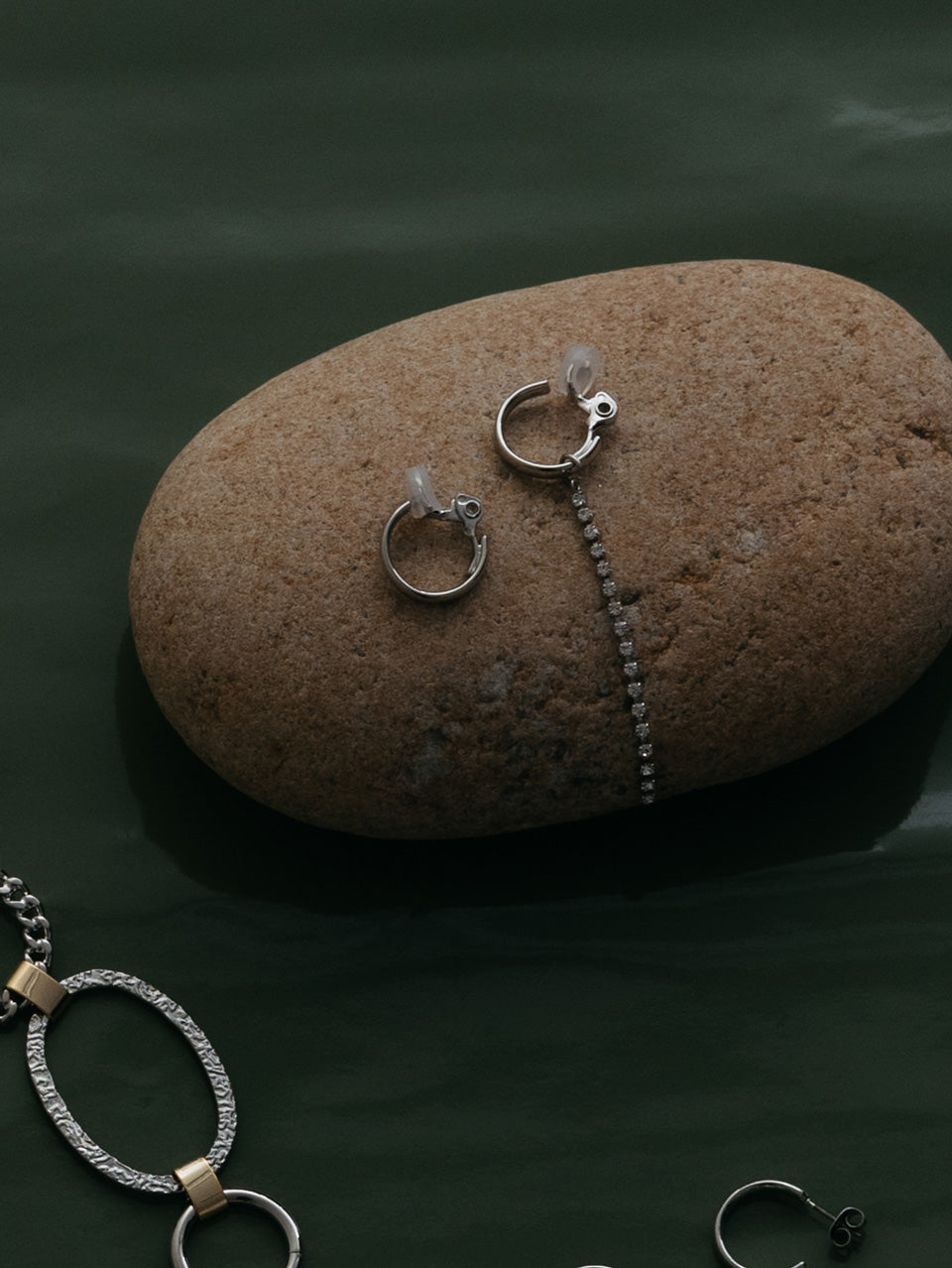 【ROOM.THE.ROOM】Metal circle small hoop earrings(イヤリング)