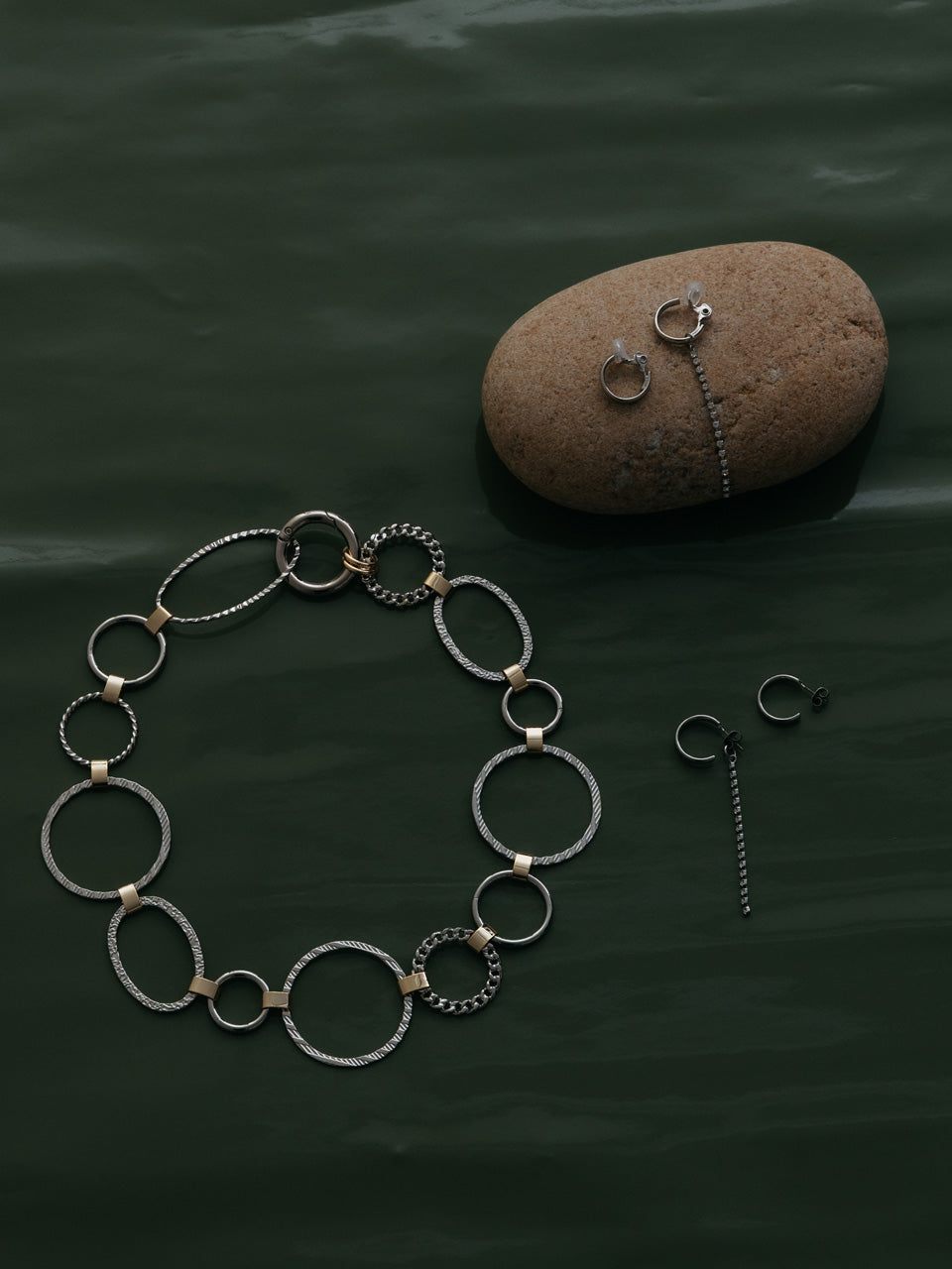 【ROOM.THE.ROOM】Metal circle small hoop earrings(イヤリング)